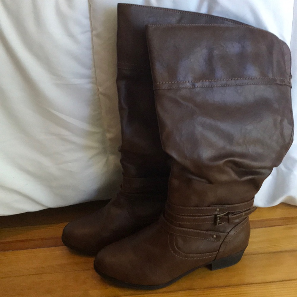 Women’s size 9W brown leather boots